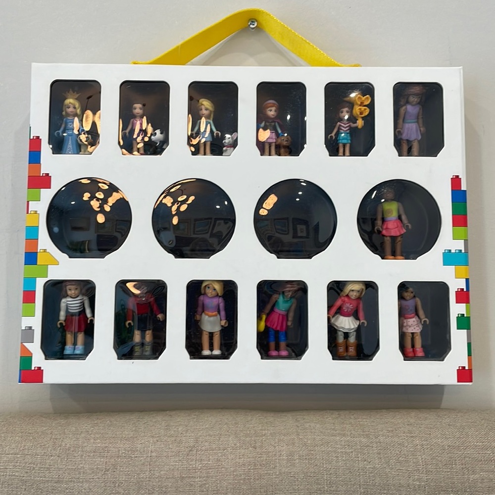 LEGO figurine carrying case